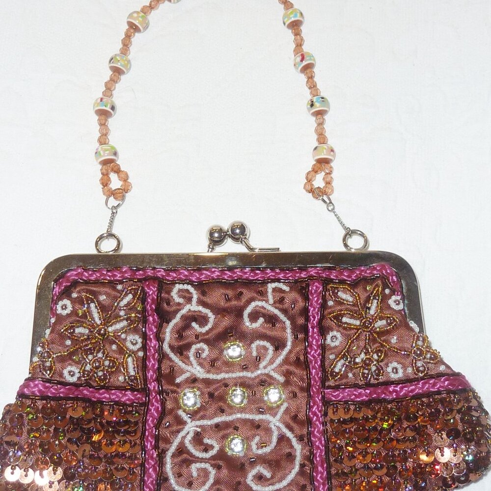 Excellent MINT Condition Vintage Embellished Clutch Purse Snap Closure